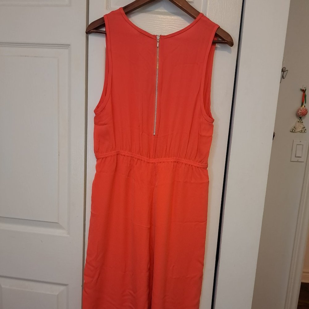 Aritzia Babaton Sleeveless V- neck Silk Dress Size: Large Colour: Coral - Picture 3 of 8